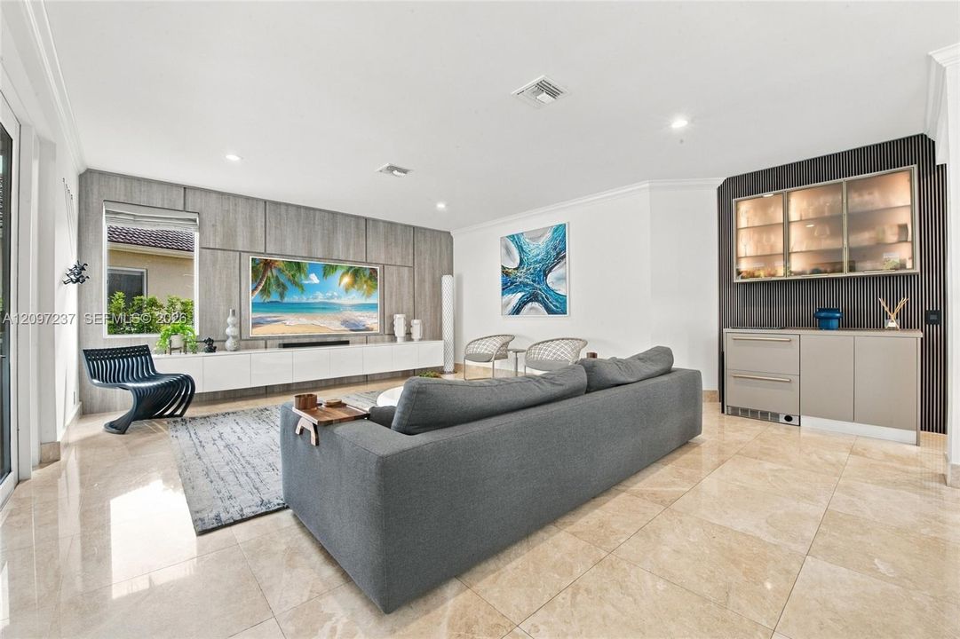 Activo con contrato: $1,750,000 (5 camas, 4 baños, 3696 Pies cuadrados)