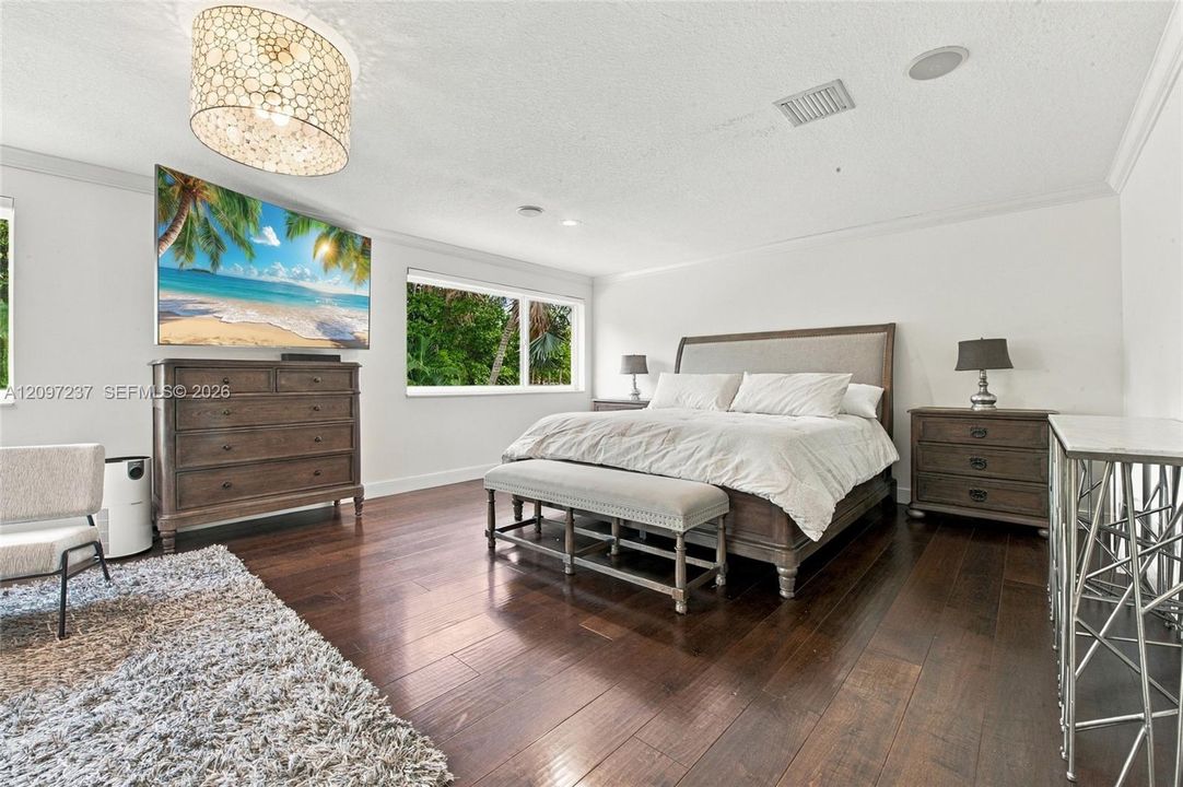 Activo con contrato: $1,750,000 (5 camas, 4 baños, 3696 Pies cuadrados)