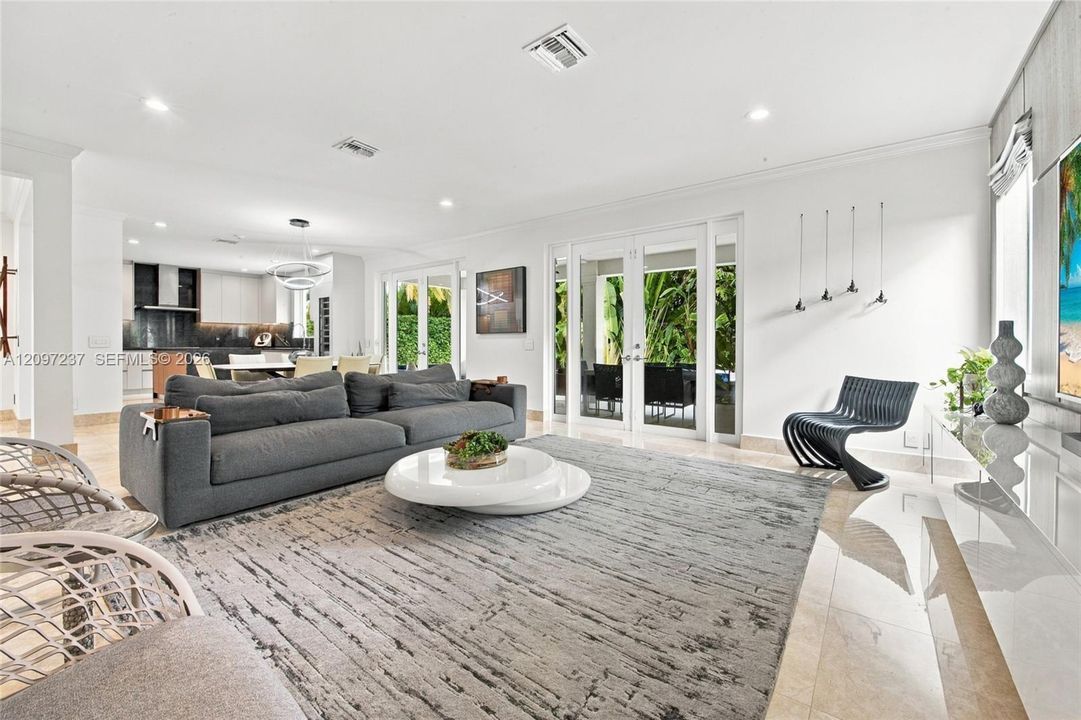 Activo con contrato: $1,750,000 (5 camas, 4 baños, 3696 Pies cuadrados)