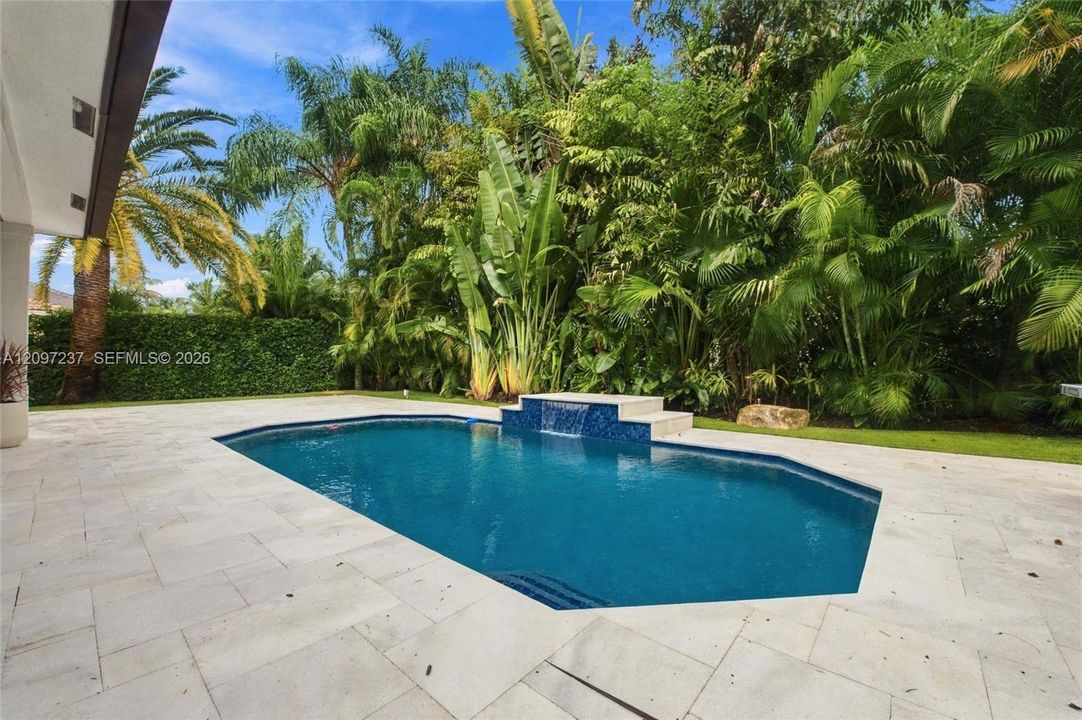 Activo con contrato: $1,750,000 (5 camas, 4 baños, 3696 Pies cuadrados)