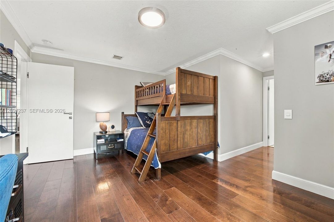 Activo con contrato: $1,750,000 (5 camas, 4 baños, 3696 Pies cuadrados)