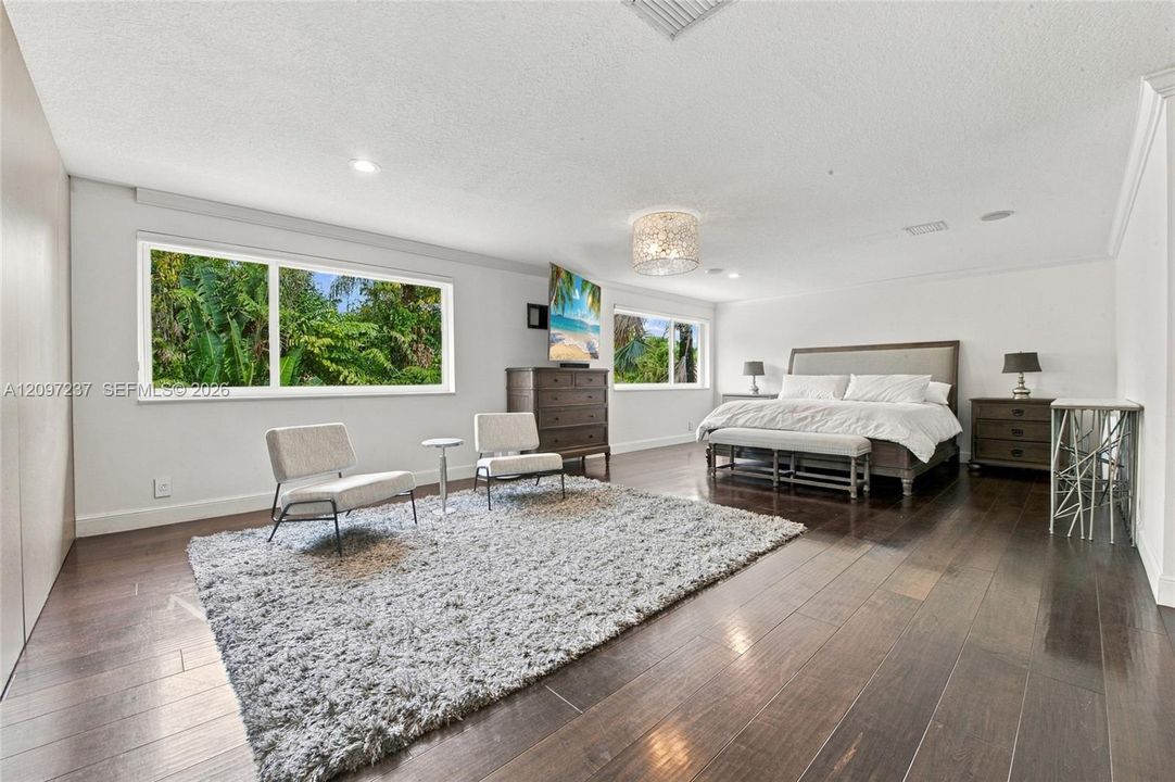 Activo con contrato: $1,750,000 (5 camas, 4 baños, 3696 Pies cuadrados)