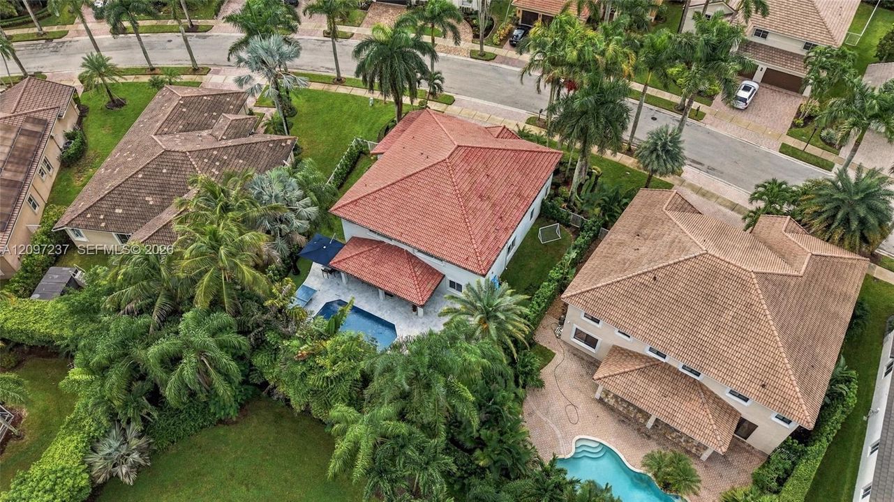 Activo con contrato: $1,750,000 (5 camas, 4 baños, 3696 Pies cuadrados)