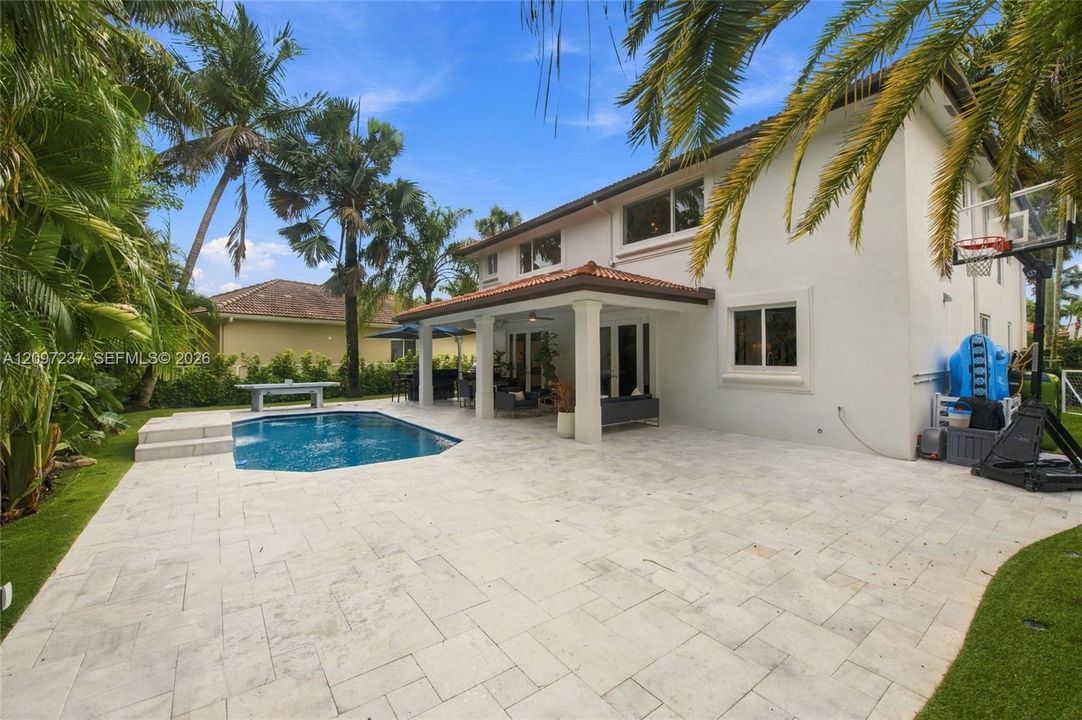 Activo con contrato: $1,750,000 (5 camas, 4 baños, 3696 Pies cuadrados)