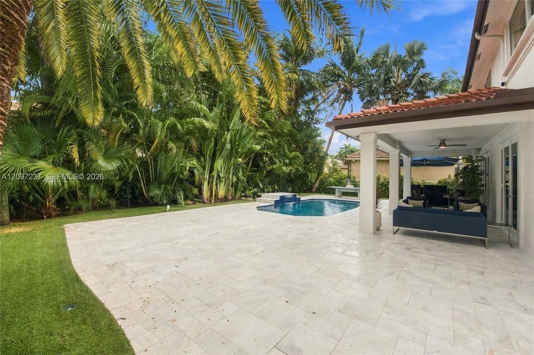 Activo con contrato: $1,750,000 (5 camas, 4 baños, 3696 Pies cuadrados)