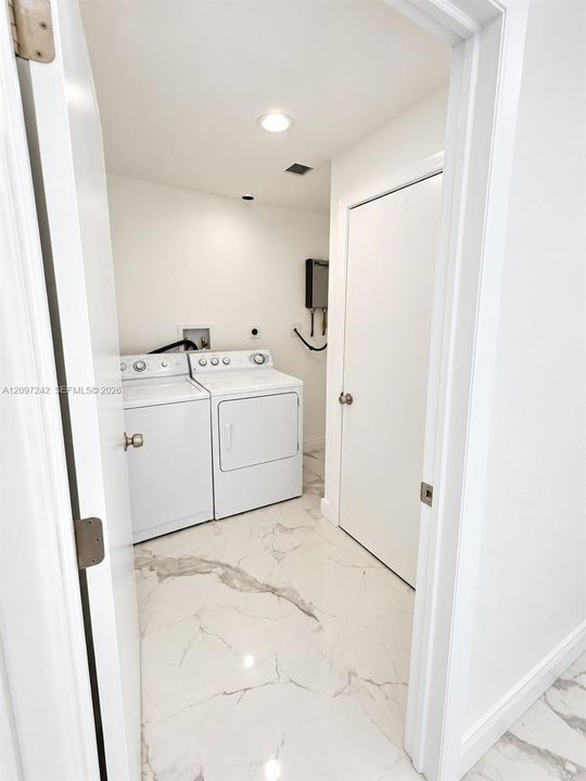 For Sale: $949,000 (4 beds, 3 baths, 3027 Square Feet)