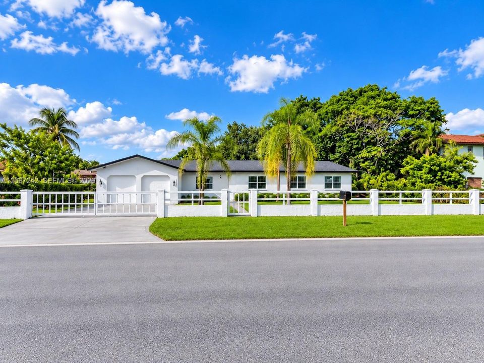 For Sale: $949,000 (4 beds, 3 baths, 3027 Square Feet)