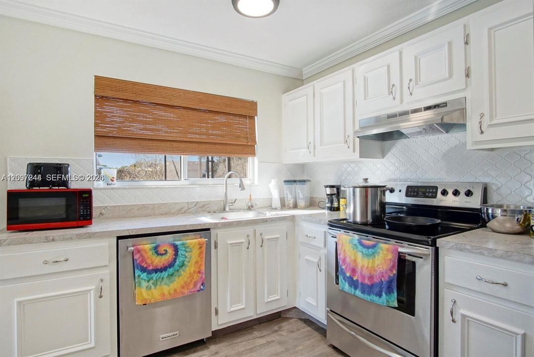 For Rent: $2,800 (3 beds, 2 baths, 1176 Square Feet)
