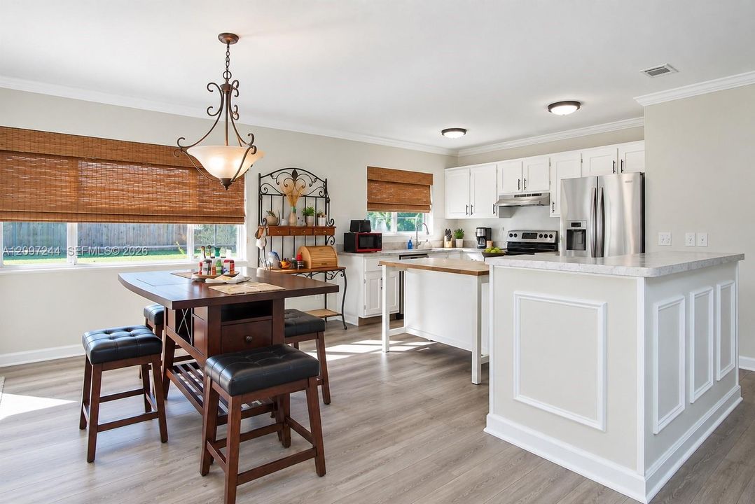 For Rent: $2,800 (3 beds, 2 baths, 1176 Square Feet)