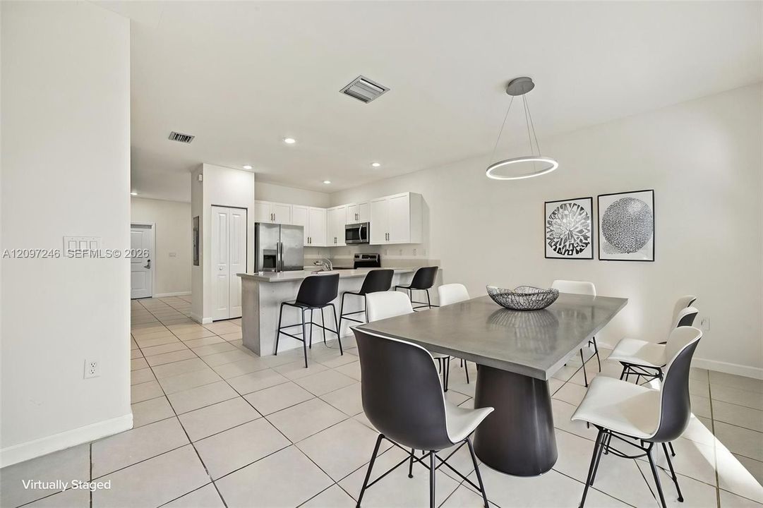 En Venta: $324,900 (3 camas, 2 baños, 1414 Pies cuadrados)
