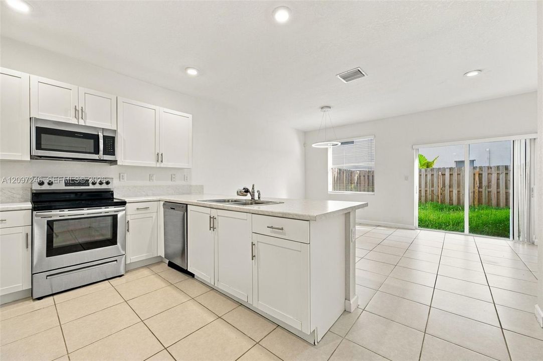 En Venta: $324,900 (3 camas, 2 baños, 1414 Pies cuadrados)