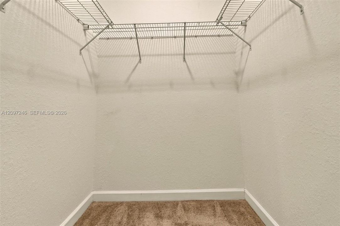 En Venta: $324,900 (3 camas, 2 baños, 1414 Pies cuadrados)