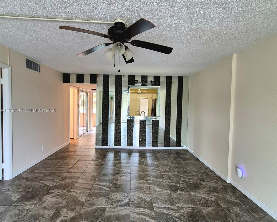 En Venta: $155,000 (1 camas, 1 baños, 940 Pies cuadrados)