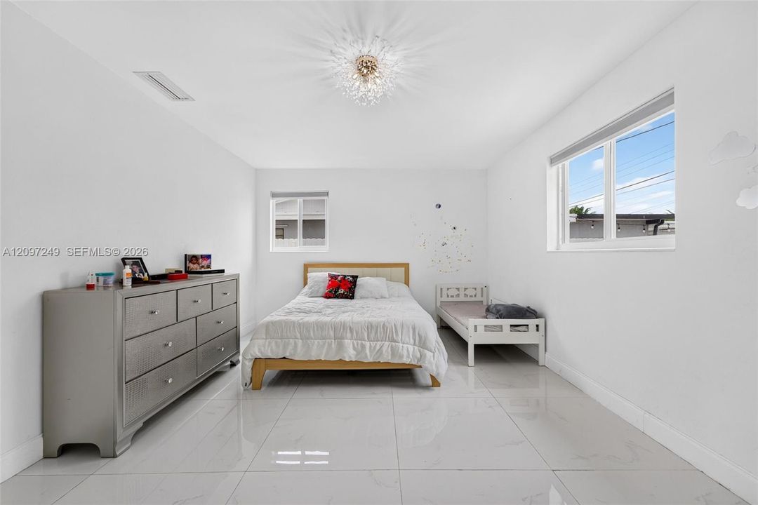 For Sale: $879,000 (6 beds, 4 baths, 2369 Square Feet)