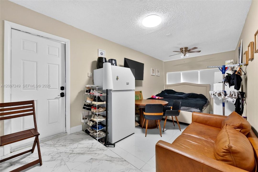For Sale: $879,000 (6 beds, 4 baths, 2369 Square Feet)