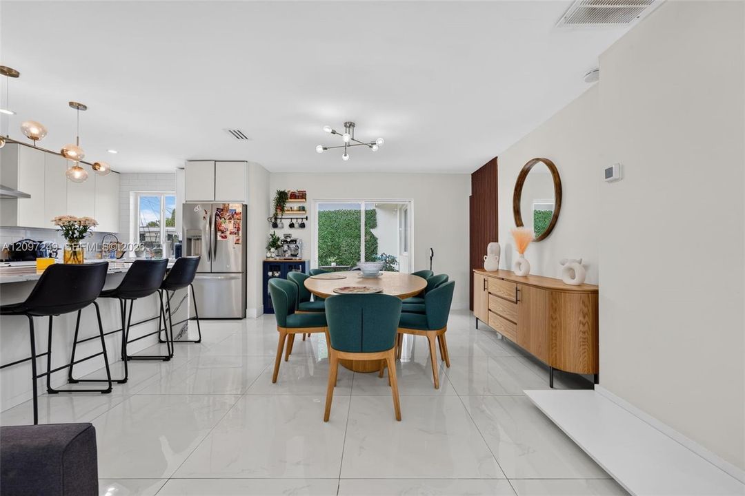 For Sale: $879,000 (6 beds, 4 baths, 2369 Square Feet)
