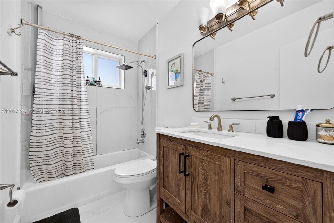 For Sale: $879,000 (6 beds, 4 baths, 2369 Square Feet)