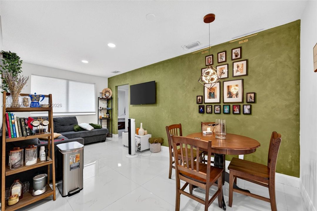 For Sale: $879,000 (6 beds, 4 baths, 2369 Square Feet)