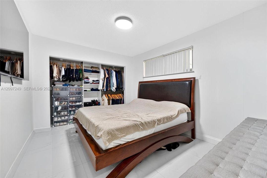 For Sale: $879,000 (6 beds, 4 baths, 2369 Square Feet)