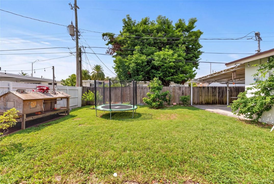 For Sale: $879,000 (6 beds, 4 baths, 2369 Square Feet)
