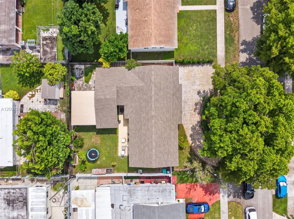For Sale: $879,000 (6 beds, 4 baths, 2369 Square Feet)