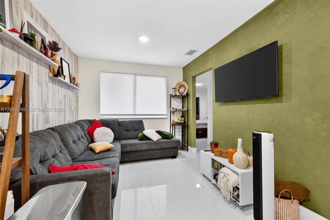 For Sale: $879,000 (6 beds, 4 baths, 2369 Square Feet)