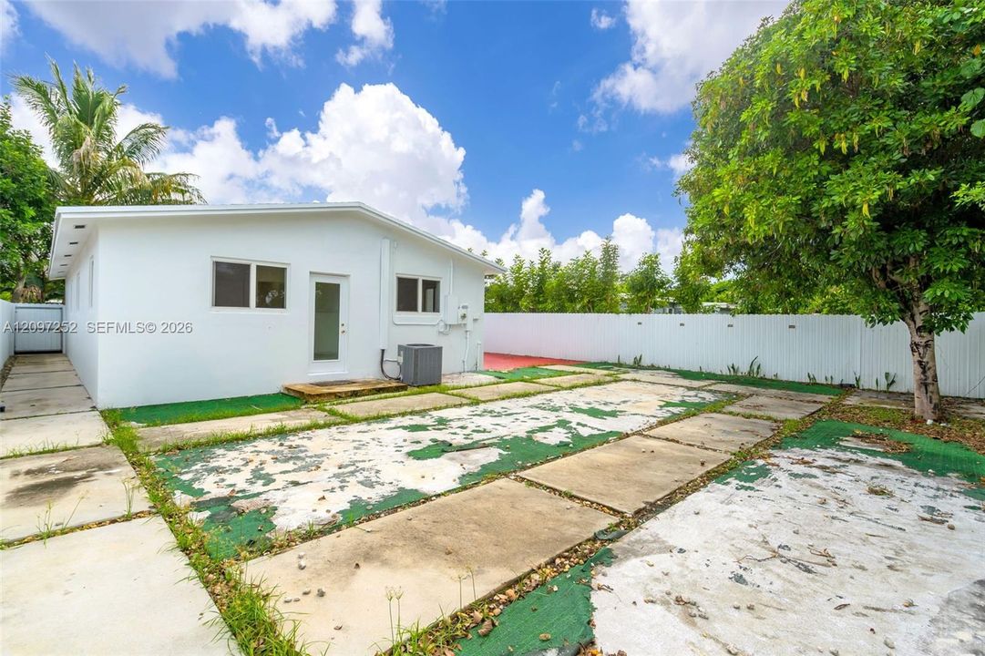 For Sale: $549,000 (3 beds, 2 baths, 1384 Square Feet)