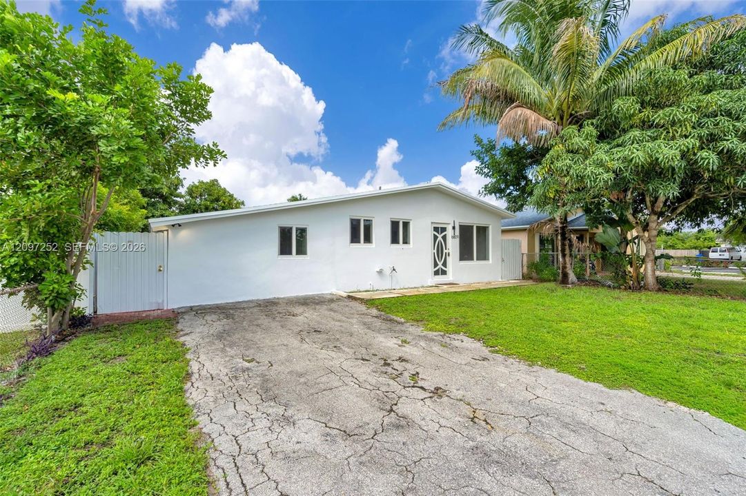For Sale: $549,000 (3 beds, 2 baths, 1384 Square Feet)