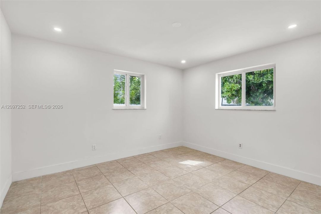 For Sale: $549,000 (3 beds, 2 baths, 1384 Square Feet)