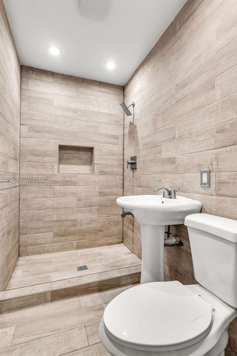 For Sale: $549,000 (3 beds, 2 baths, 1384 Square Feet)
