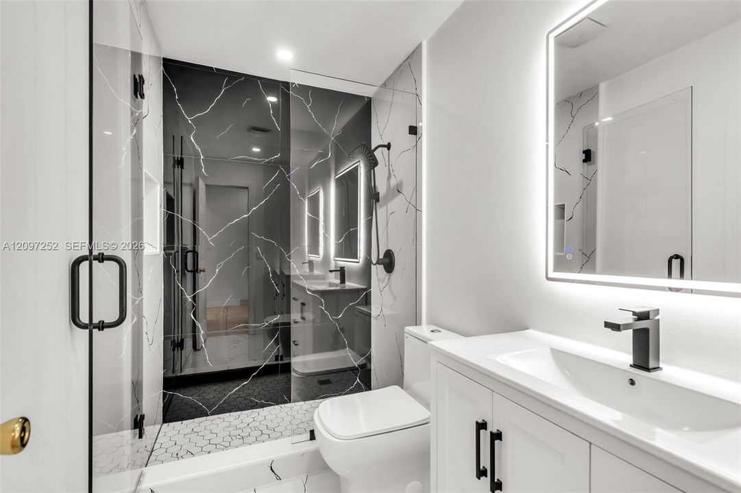 For Sale: $549,000 (3 beds, 2 baths, 1384 Square Feet)