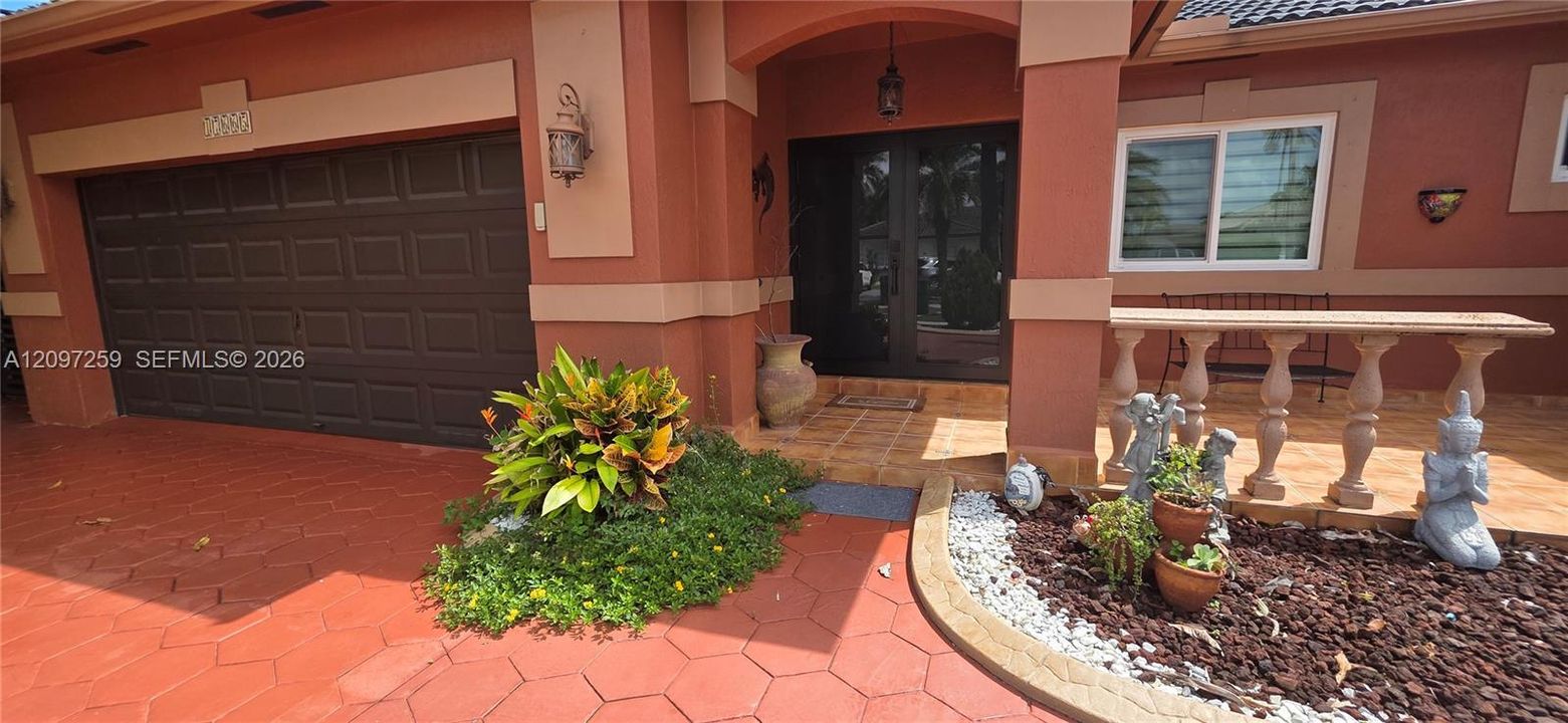 For Sale: $765,000 (3 beds, 2 baths, 2026 Square Feet)