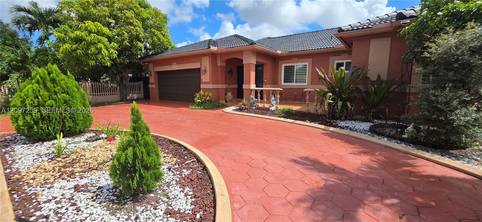 For Sale: $765,000 (3 beds, 2 baths, 2026 Square Feet)