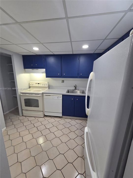 For Rent: $1,475 (1 beds, 1 baths, 750 Square Feet)