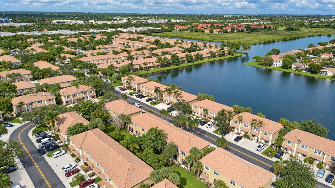 For Sale: $389,000 (2 beds, 2 baths, 1024 Square Feet)