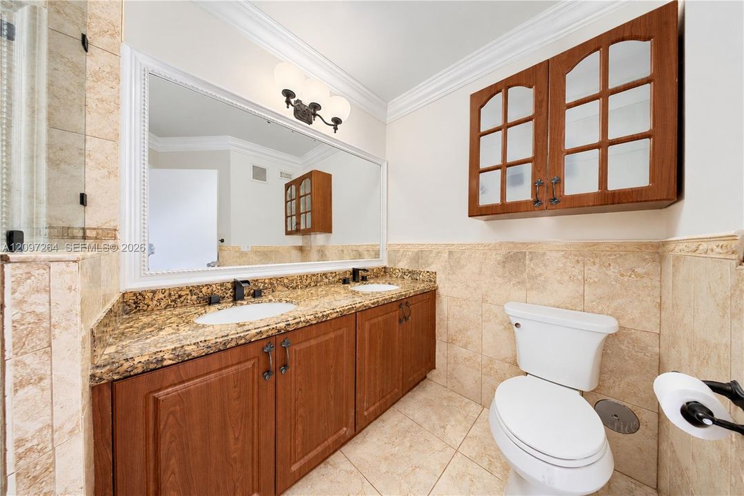 For Sale: $389,000 (2 beds, 2 baths, 1024 Square Feet)