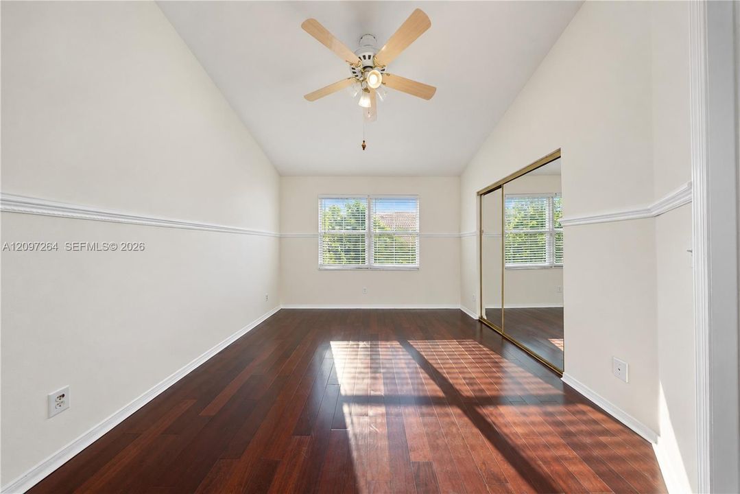 For Sale: $389,000 (2 beds, 2 baths, 1024 Square Feet)