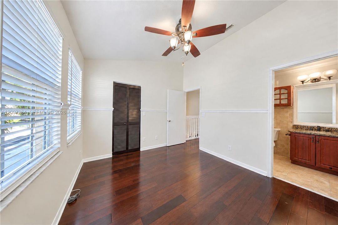 For Sale: $389,000 (2 beds, 2 baths, 1024 Square Feet)