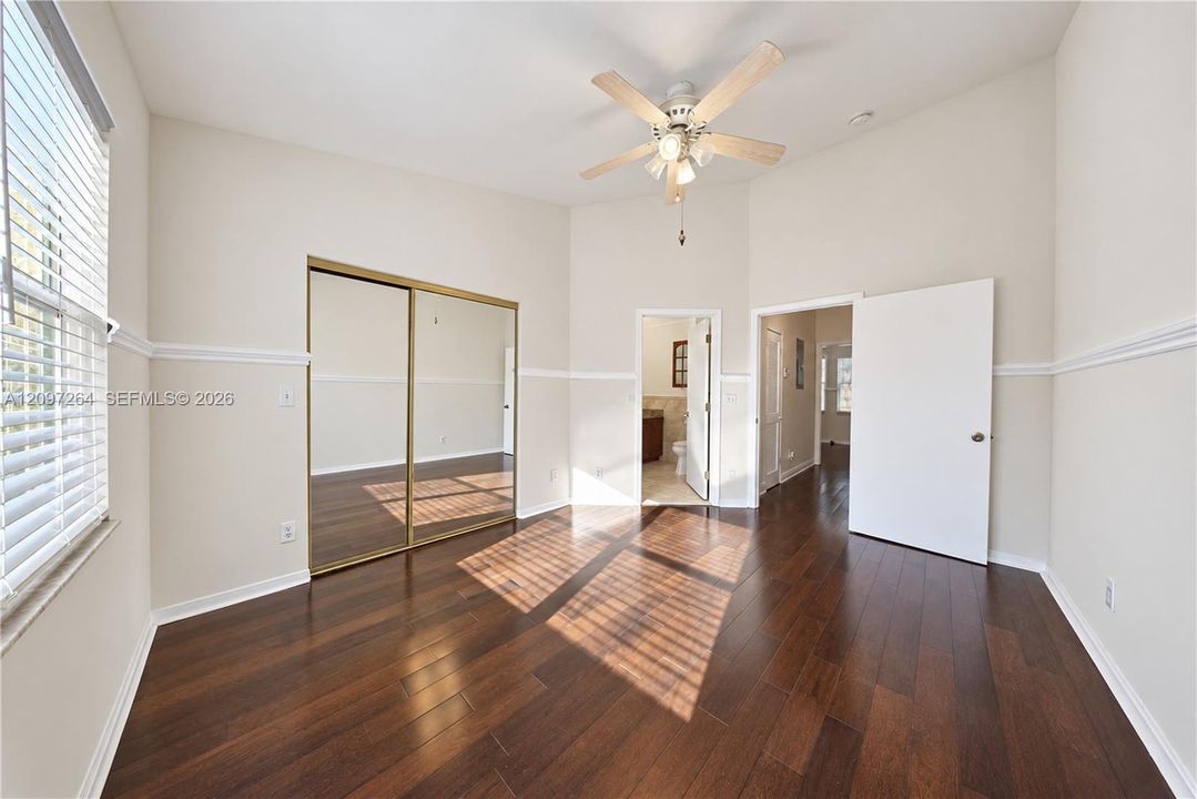 For Sale: $389,000 (2 beds, 2 baths, 1024 Square Feet)