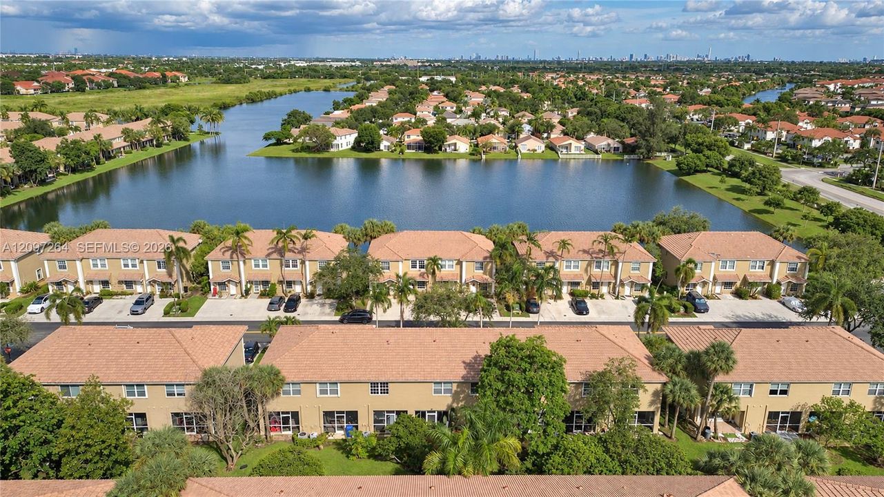 For Sale: $389,000 (2 beds, 2 baths, 1024 Square Feet)