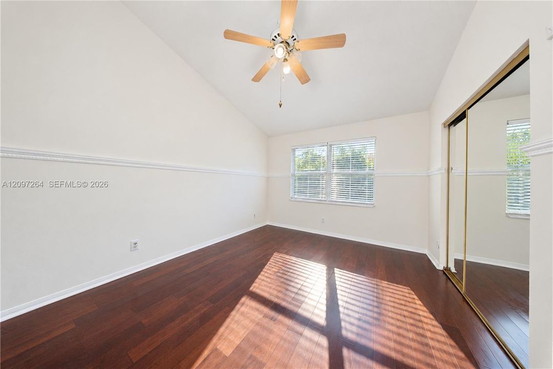 For Sale: $389,000 (2 beds, 2 baths, 1024 Square Feet)