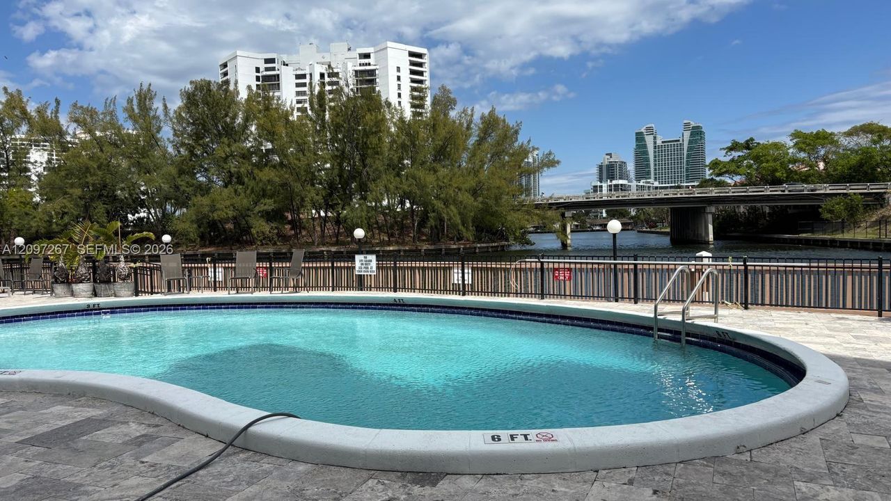 En Venta: $299,000 (2 camas, 2 baños, 1135 Pies cuadrados)