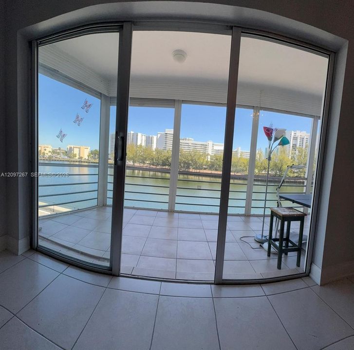 En Venta: $299,000 (2 camas, 2 baños, 1135 Pies cuadrados)