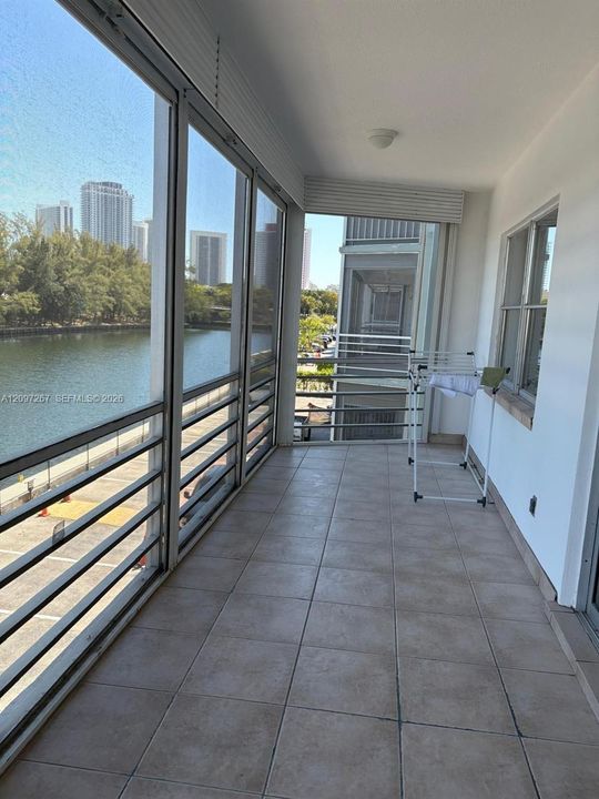En Venta: $299,000 (2 camas, 2 baños, 1135 Pies cuadrados)