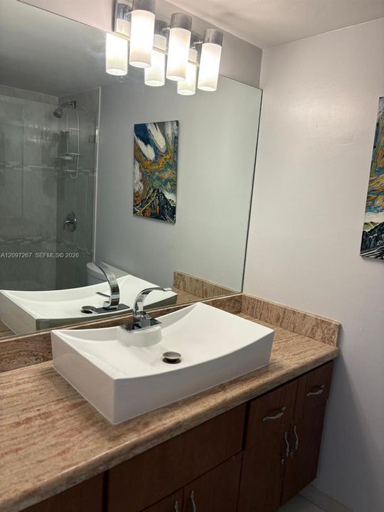 En Venta: $299,000 (2 camas, 2 baños, 1135 Pies cuadrados)