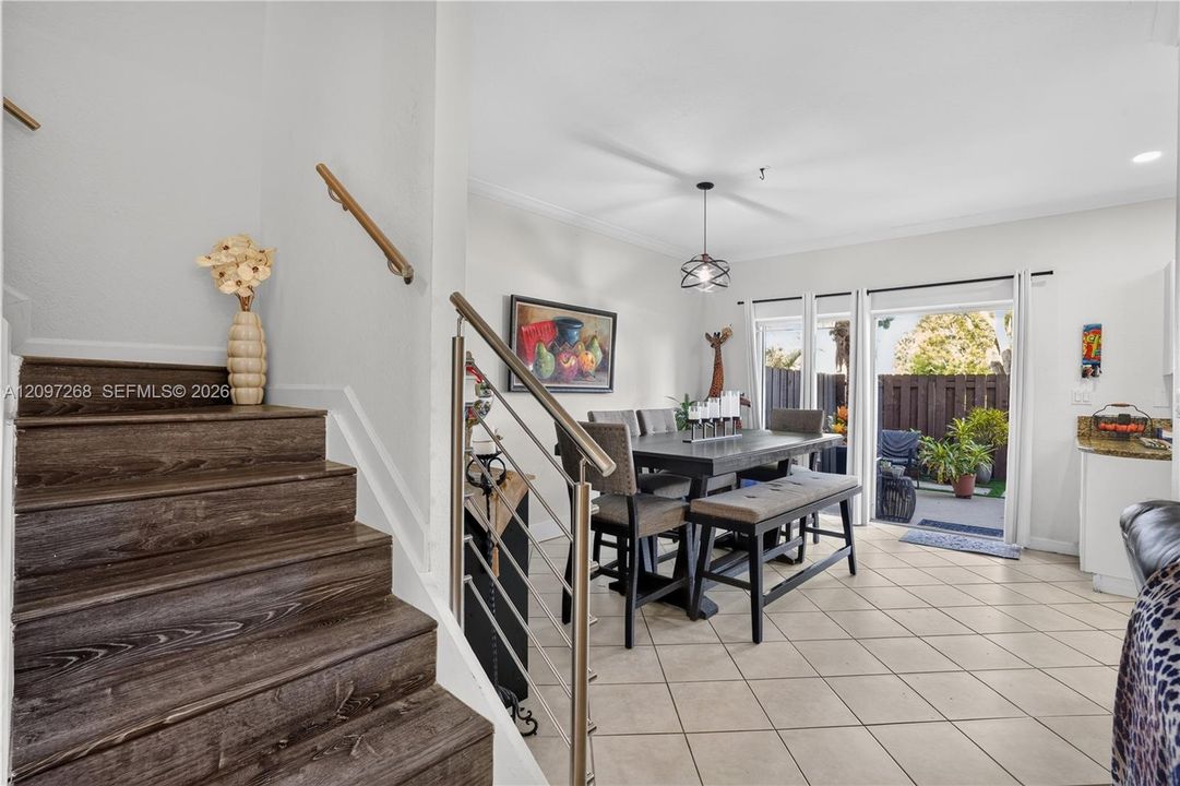 For Sale: $435,000 (3 beds, 2 baths, 1562 Square Feet)