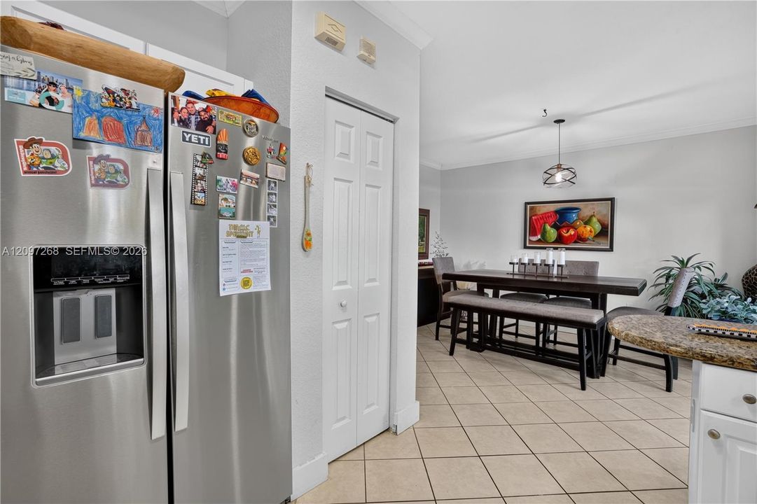 For Sale: $435,000 (3 beds, 2 baths, 1562 Square Feet)