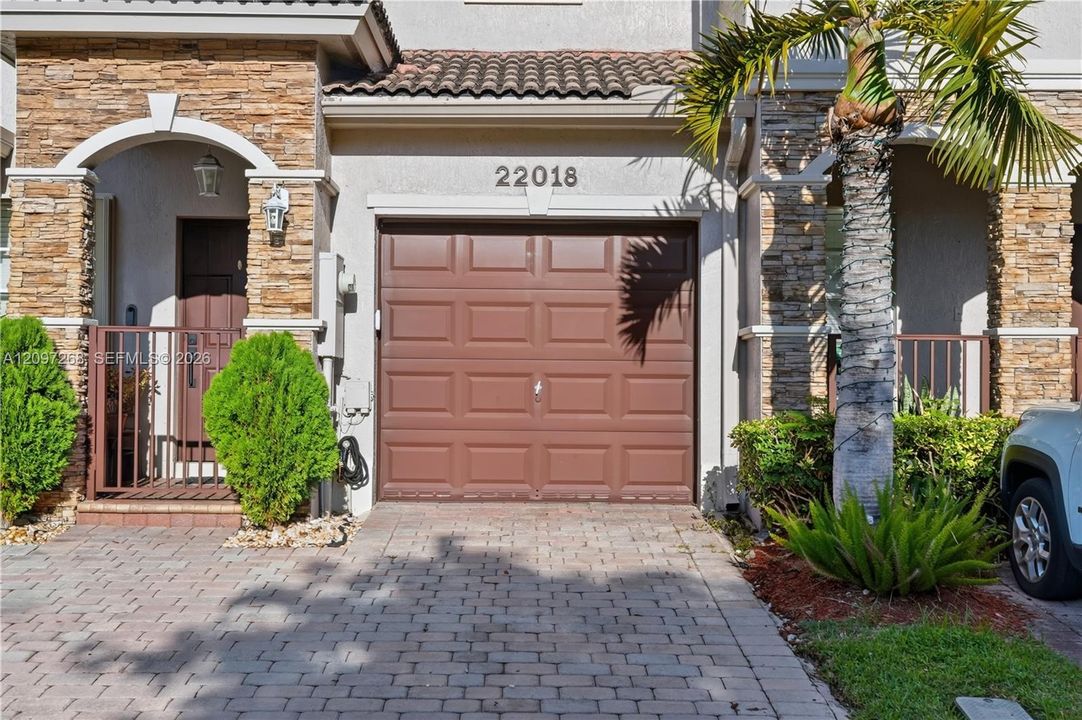For Sale: $435,000 (3 beds, 2 baths, 1562 Square Feet)