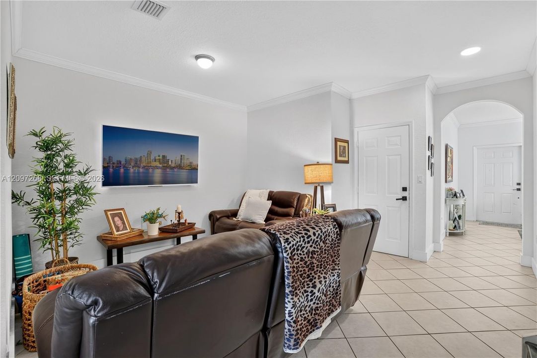 For Sale: $435,000 (3 beds, 2 baths, 1562 Square Feet)