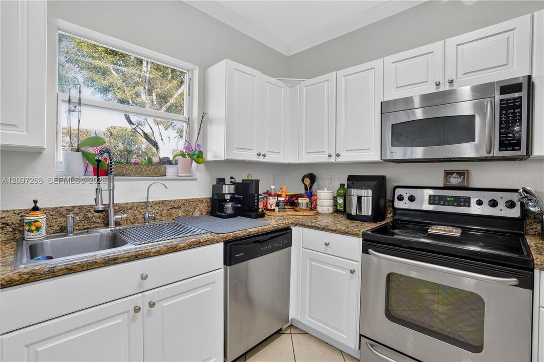 For Sale: $435,000 (3 beds, 2 baths, 1562 Square Feet)